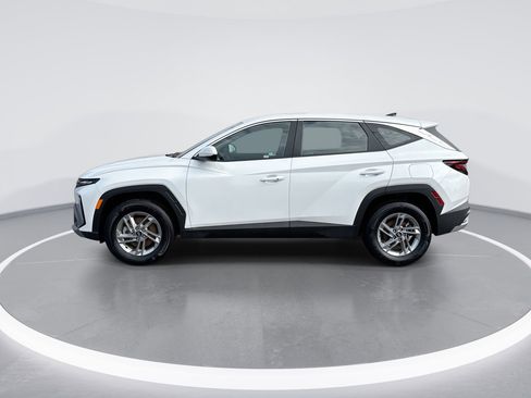 Used 2025 Hyundai Tucson SE image 5