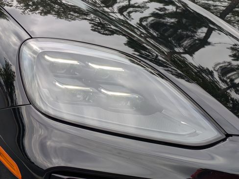 Certified 2025 Porsche Cayenne GTS AWD/4WD image 27