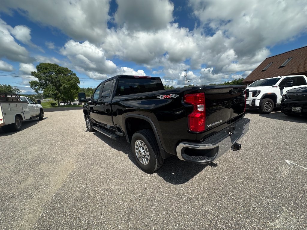 Used 2025 Chevrolet Silverado 2500 LT w/ Convenience Package AWD/4WD image 3