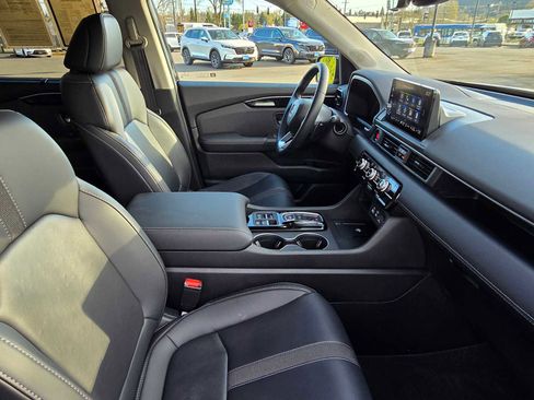 Used 2025 Honda Pilot EX-L image 10