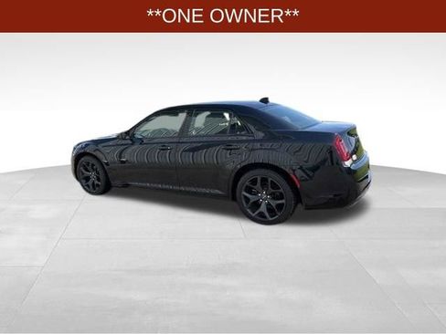 Used 2021 Chrysler 300 Touring w/ Sport Appearance Package RWD image 4