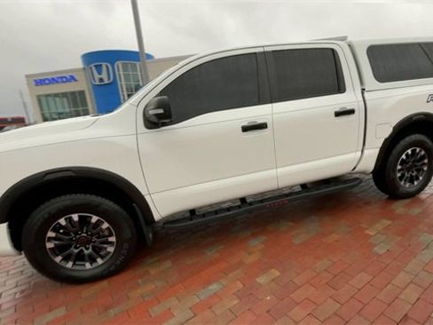 Used 2023 Nissan Titan PRO-4X w/ Pro-4x Convenience Package image 6