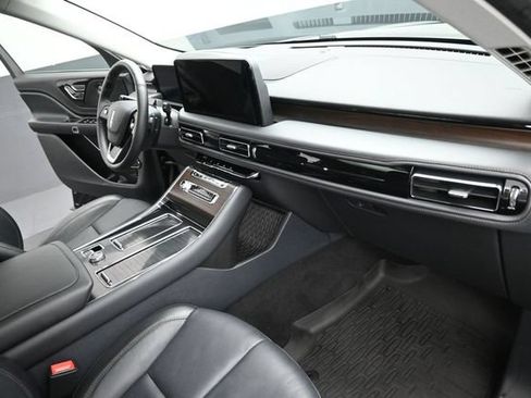 Certified 2025 Lincoln Aviator Reserve w/ Illumination Package AWD/4WD image 32