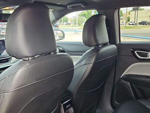 Used 2025 Jeep Compass Limited AWD/4WD image 16