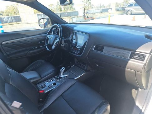 Used 2019 Mitsubishi Outlander 4WD Plug-In Hybrid image 18