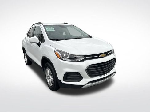 Used 2022 Chevrolet Trax LT w/ LT Convenience Package image 8
