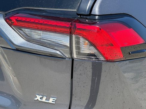 Used 2025 Toyota RAV4 XLE FWD image 33