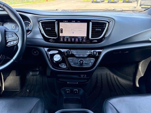 Used 2019 Chrysler Pacifica Touring-L w/ S Appearance Package FWD image 22