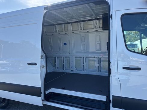 Used 2025 Mercedes-Benz Sprinter 2500 image 23