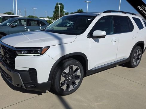 Used 2026 Honda Pilot Touring image 1