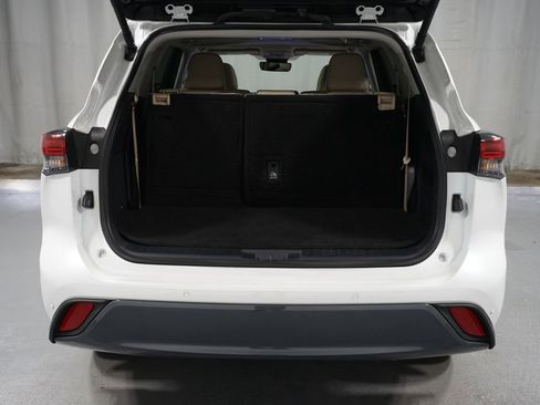 Used 2024 Toyota Highlander Limited image 39