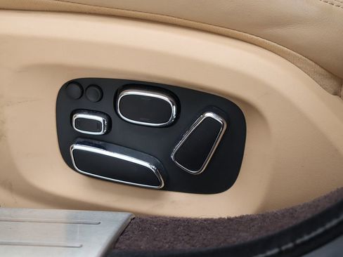 Used 2014 Jaguar XJ image 29