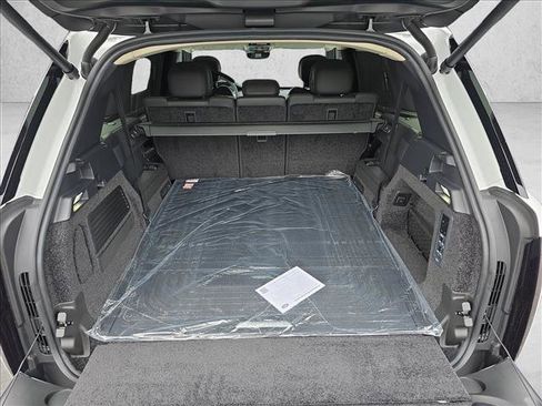 New 2026 Land Rover Range Rover Long Wheelbase SE image 12