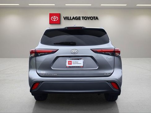 Certified 2025 Toyota Highlander XLE AWD/4WD image 4