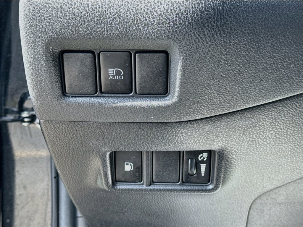 Used 2020 Toyota C-HR XLE FWD image 10