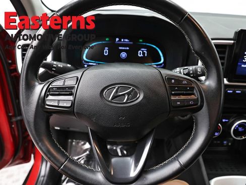Used 2023 Hyundai Venue Limited FWD image 10