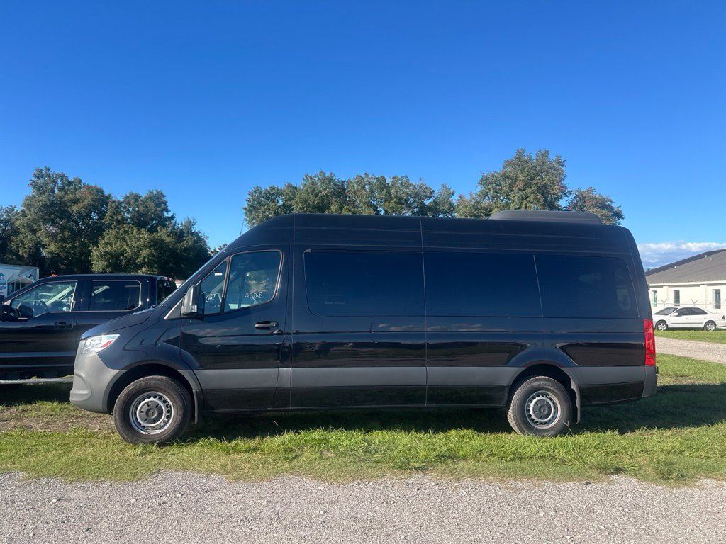 Used 2025 Mercedes-Benz Sprinter 2500 image 2