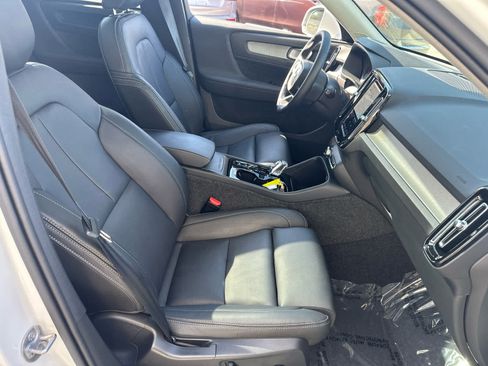 Used 2025 Volvo XC40 B5 Plus AWD/4WD image 44