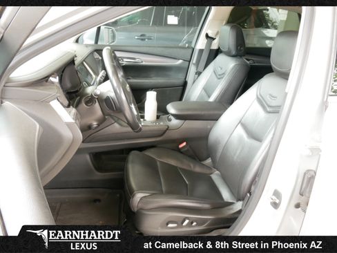Used 2019 Cadillac XT5 Premium Luxury AWD/4WD image 2
