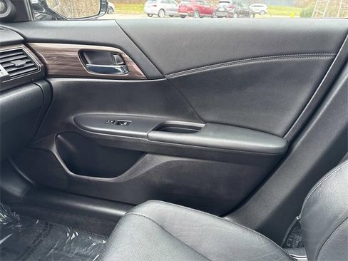 Used 2017 Honda Accord EX-L image 22