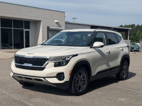 Used 2023 Kia Seltos S w/ Navigation Package FWD image 7