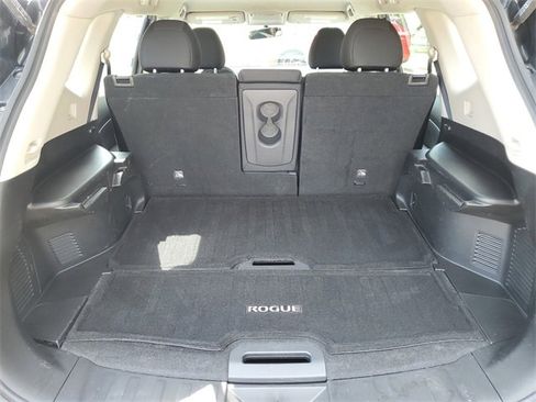 Used 2018 Nissan Rogue S image 6