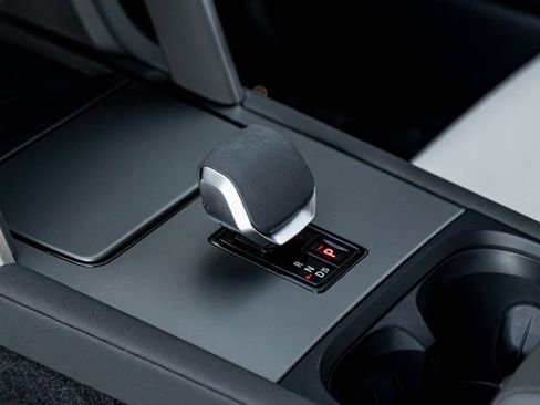 Used 2024 Land Rover Discovery Sport S image 19