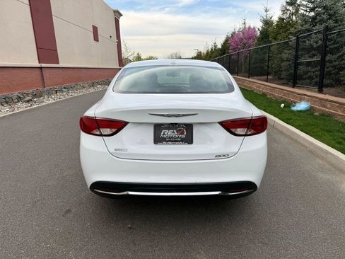 Used 2015 Chrysler 200 Limited w/ Convenience Group image 5