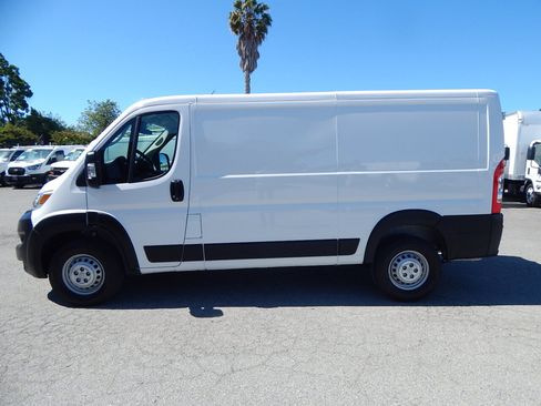 Used 2025 RAM ProMaster 2500 w/ U-Haul Equipment Group FWD image 5
