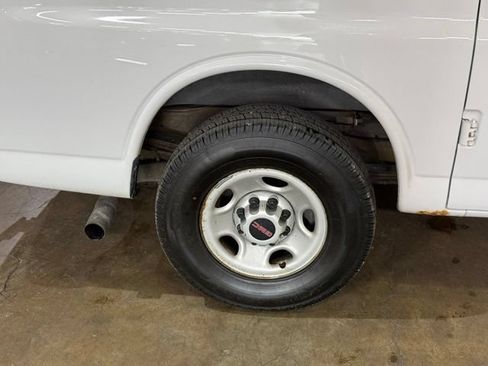 Used 2016 GMC Savana 2500 RWD image 5