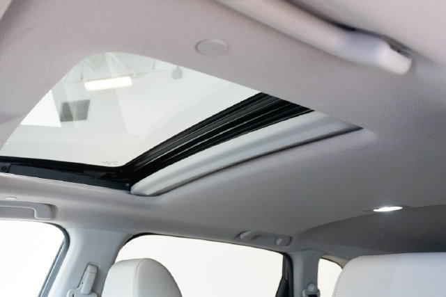 Used 2023 Honda CR-V EX-L image 4