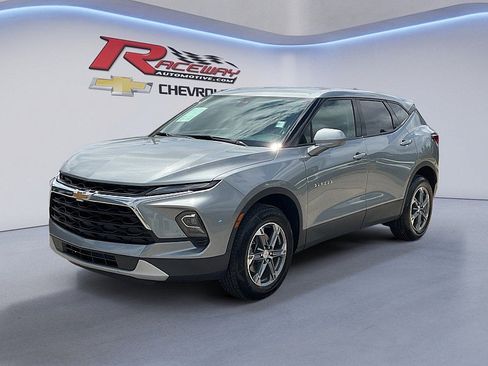 Used 2025 Chevrolet Blazer LT FWD image 1