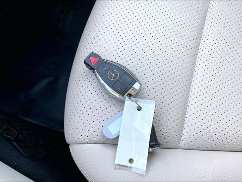 Used 2019 Mercedes-Benz GLC 350e 4MATIC image 15