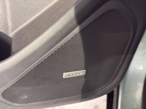 Used 2019 Chevrolet Bolt Premier w/ Infotainment Package image 10