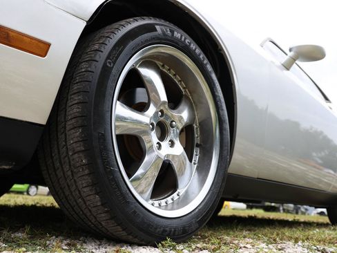 Used 2010 Dodge Challenger SE RWD image 26