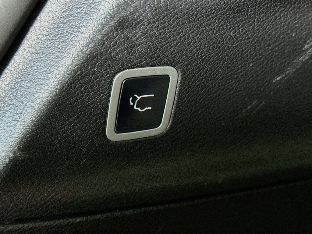 Used 2025 Chrysler Pacifica Select FWD image 30