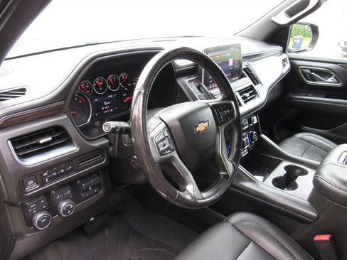 Used 2021 Chevrolet Suburban LT w/ Luxury Package AWD/4WD image 3
