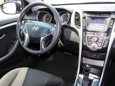 Used 2016 Hyundai Elantra GT FWD image 9