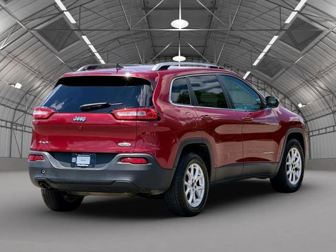 Used 2017 Jeep Cherokee Latitude w/ Comfort & Sound Group AWD/4WD image 9