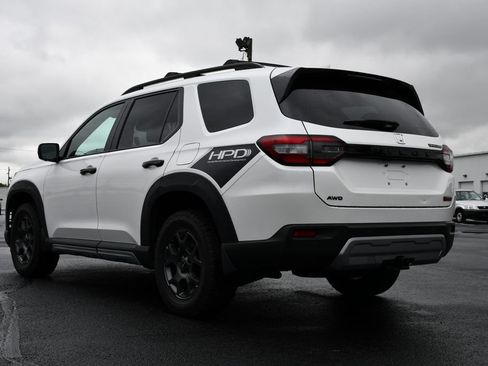Used 2023 Honda Pilot TrailSport image 5