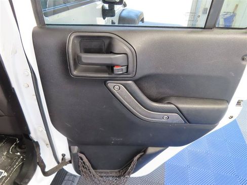 Used 2014 Jeep Wrangler Unlimited Sport w/ Quick Order Package 24S AWD/4WD image 19