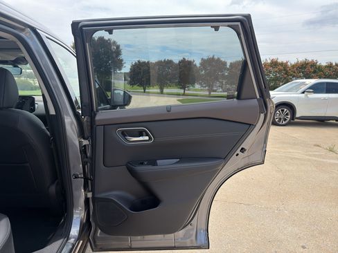 Certified 2023 Nissan Rogue Platinum w/ Platinum Premium Package AWD/4WD image 16