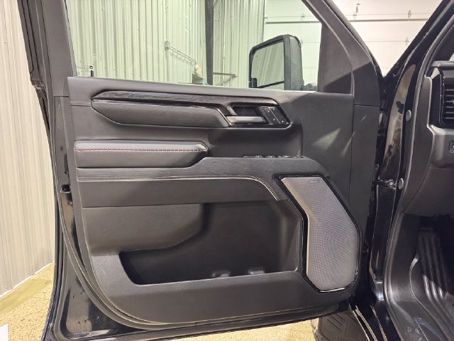 Used 2025 GMC Sierra 2500 AT4X AWD/4WD image 9