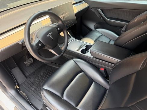 Used 2022 Tesla Model Y Long Range AWD/4WD image 25