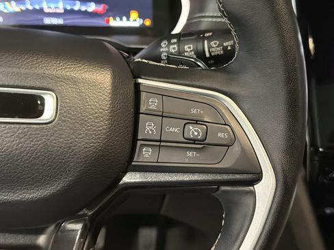 Used 2022 Jeep Grand Cherokee Altitude AWD/4WD image 13