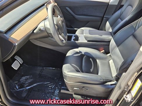 Used 2022 Tesla Model Y Performance image 11