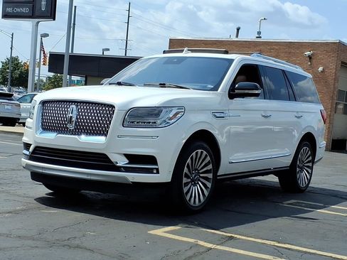Used 2019 Lincoln Navigator Reserve AWD/4WD image 3