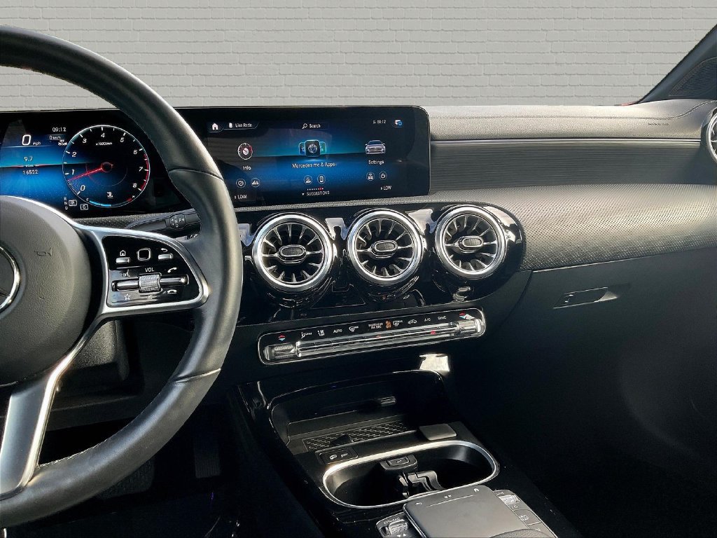 Used 2023 Mercedes-Benz CLA 250 4MATIC w/ Premium Package image 9