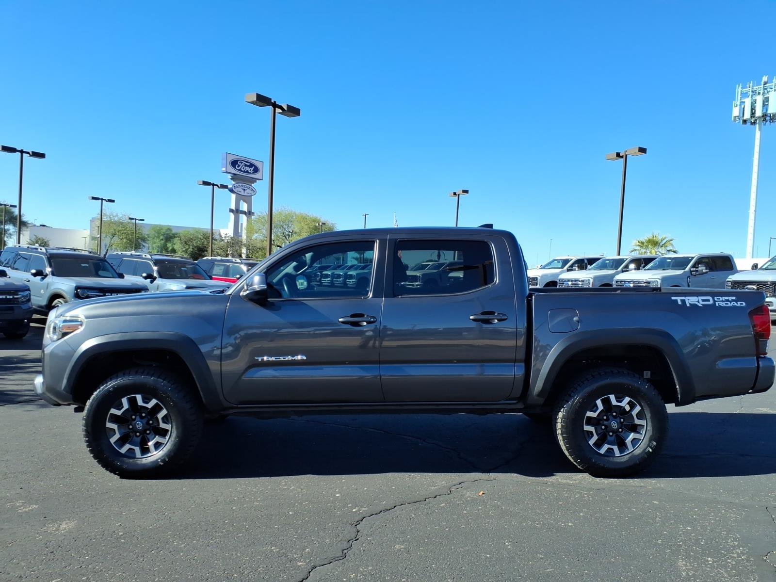 Used 2018 Toyota Tacoma TRD Off-Road w/ Technology Package RWD image 3
