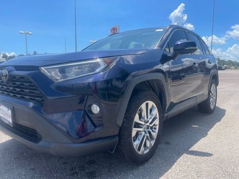 Used 2019 Toyota RAV4 XLE Premium FWD image 10